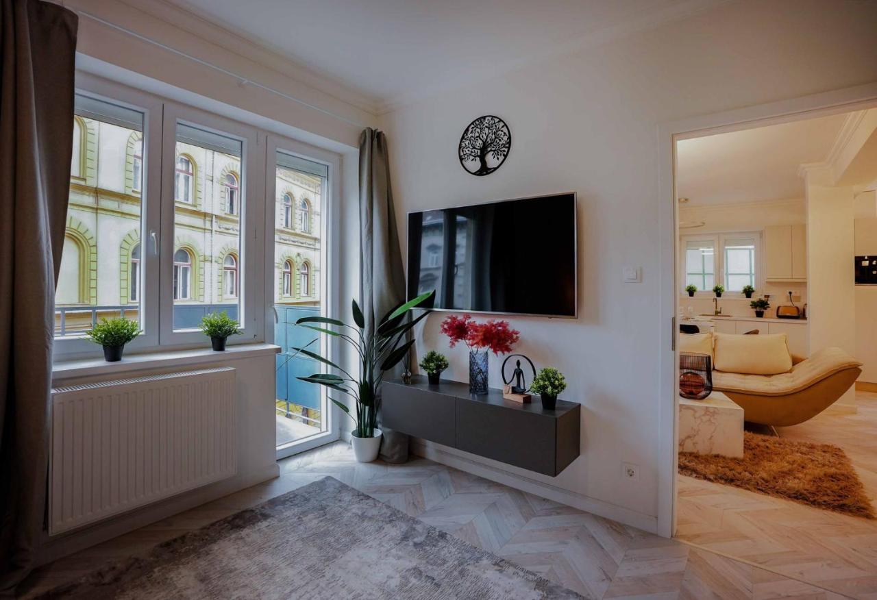 Corvin Avenue Premium Central Apartment Budapeste Exterior foto
